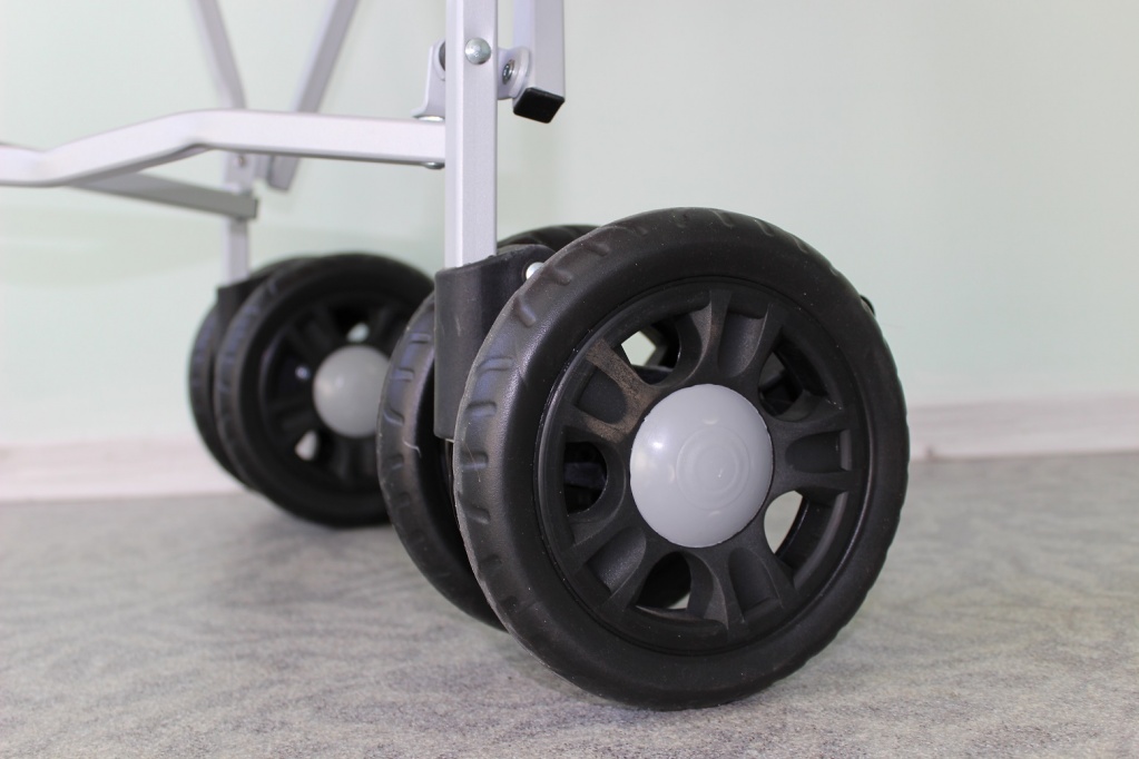 коляска пегас для детей с дцп_задние колеса.JPG